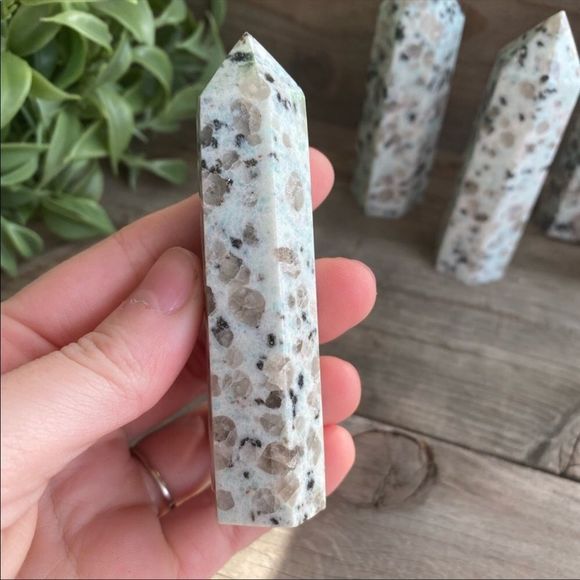 KIWI Jasper Crystal Points - Picture 2 of 2